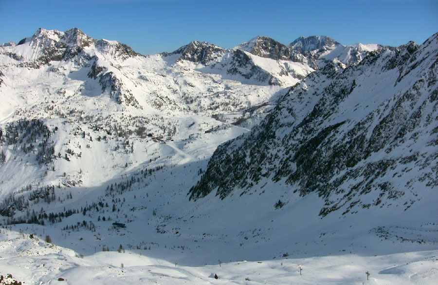 #10 Vue du Sommet - Le Mt Malinvern à gauche, l Vue du Sommet - Le Mt Malinvern à gauche, l'Argentera à droite et le haut des pistes d'Isola