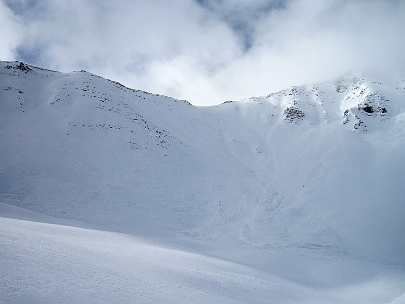 5438 : Les plaques parties sous l'arête qui monte à Costa Rouende