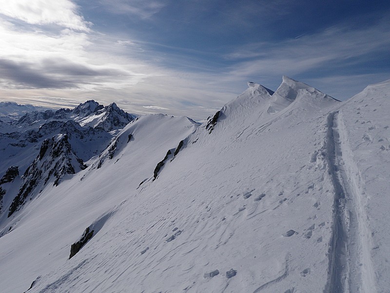 #4 au sommet : au fond le grand pic de la Lauzière au sommet : au fond le grand pic de la Lauzière