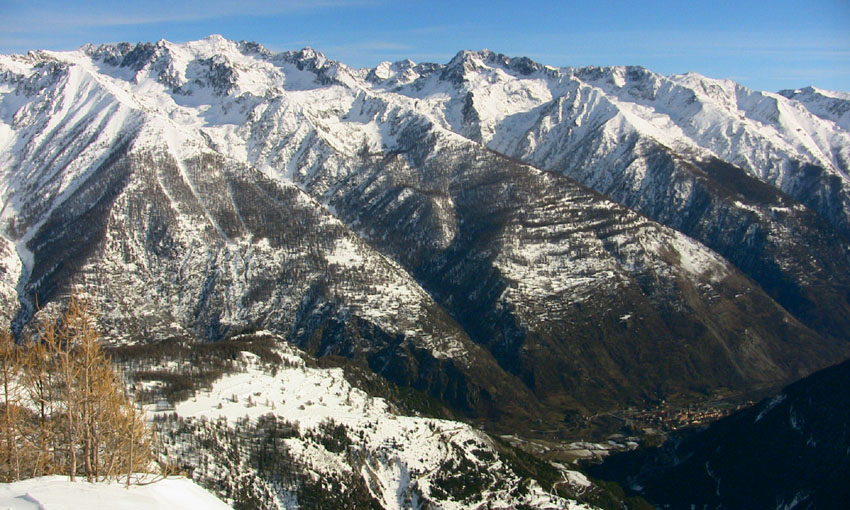 #9 Vue sur St Etienne de Tinée, avec la Mt Ténibre en A/R plan, sur la gauche Vue sur St Etienne de Tinée, avec la Mt Ténibre en A/R plan, sur la gauche