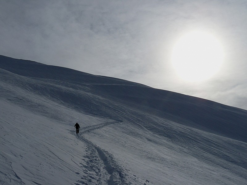 #3 Epaule SW : petit voile nuageux. Epaule SW : petit voile nuageux.