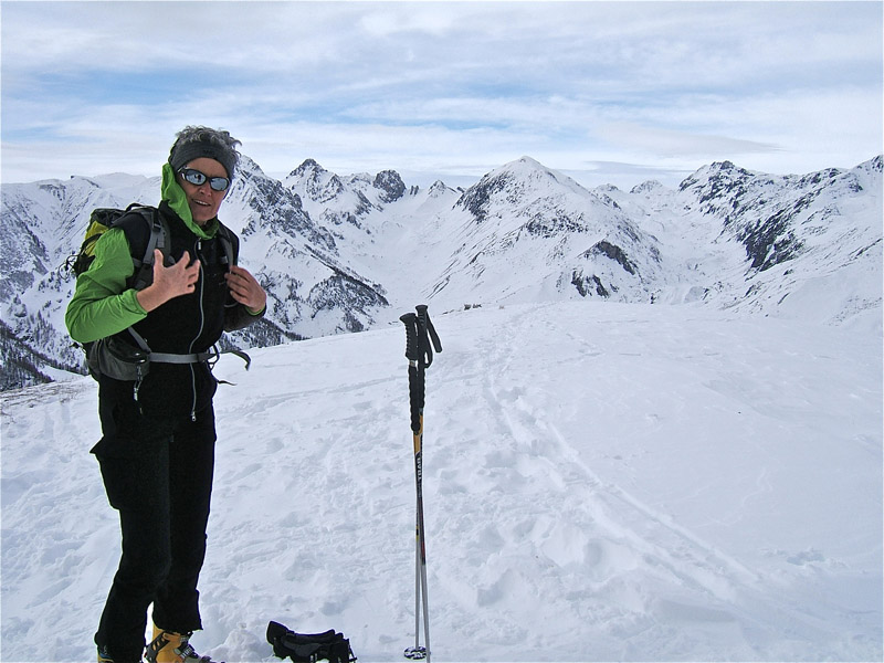 #5 Gorfi : Monique et le fond du Vallon de l Gorfi : Monique et le fond du Vallon de l'Arma et le col de Col de Valcavera.
