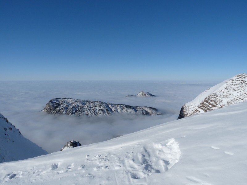 #4 Leschaux : Vue sur la vallée de l Leschaux : Vue sur la vallée de l'arve, seul Leschaux et la pointe d'Andey sortent du brouillard