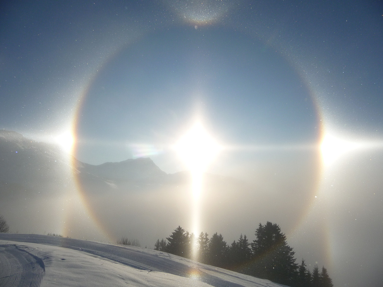 Spectacle insolite : Phénomène optique exceptionnel à la limite de la mer de nuages!