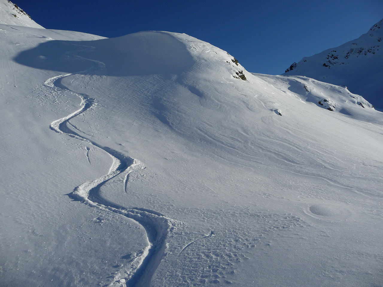 Belle neige : Descente du col de la Fenêtre.