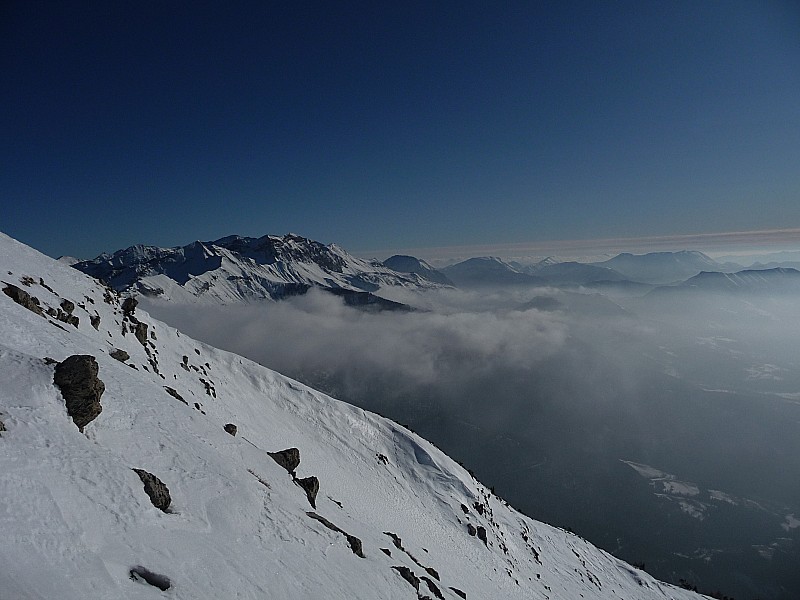 #2 Roche Close : Chaîne de la Blanche au sud, et la vallée sous les nuages Roche Close : Chaîne de la Blanche au sud, et la vallée sous les nuages