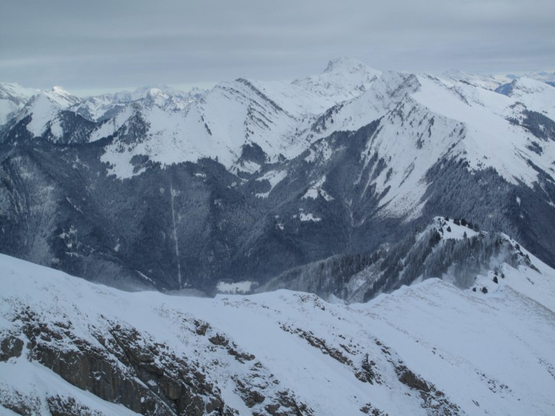 #3 Vue vers Ratti : Le vent balaye l Vue vers Ratti : Le vent balaye l'arête (20/12/09)