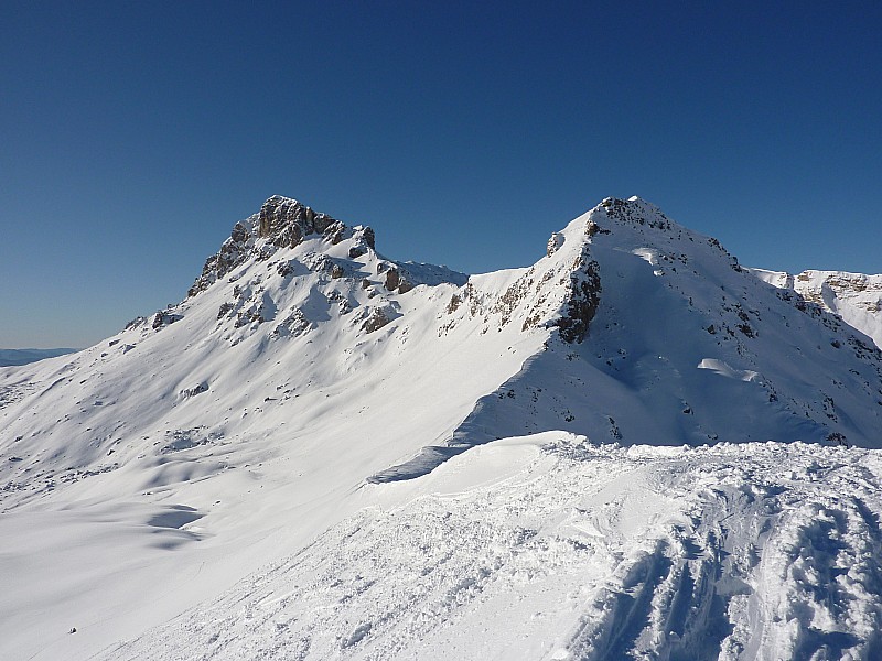 #2 au sommet de la gardette : vue sur le pénas et la pousterle au fond au sommet de la gardette : vue sur le pénas et la pousterle au fond