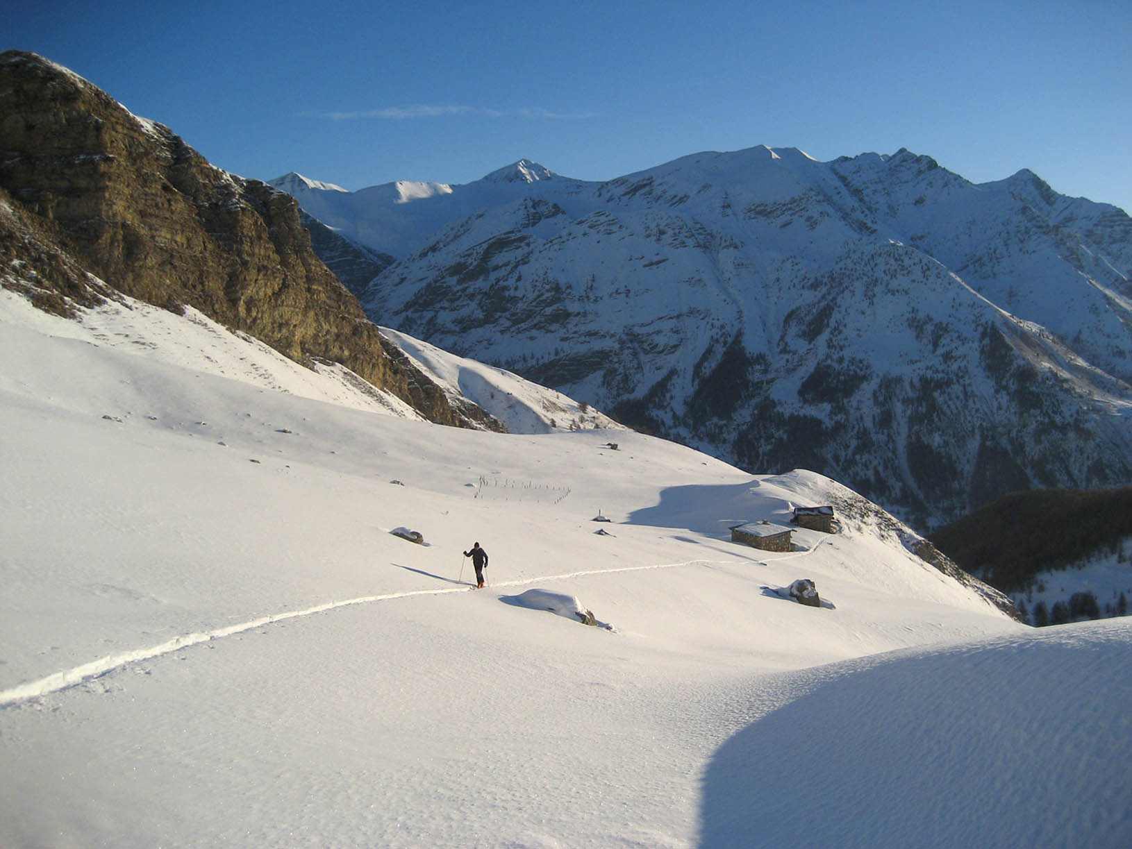 #3 au dessus : des cabanes du vallon au dessus : des cabanes du vallon