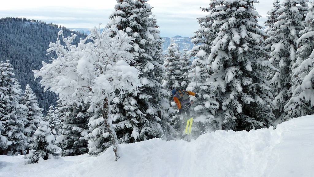 #12 Saut de freerideur : Yann trouve le boarder cross tres ludique ! Saut de freerideur : Yann trouve le boarder cross tres ludique !