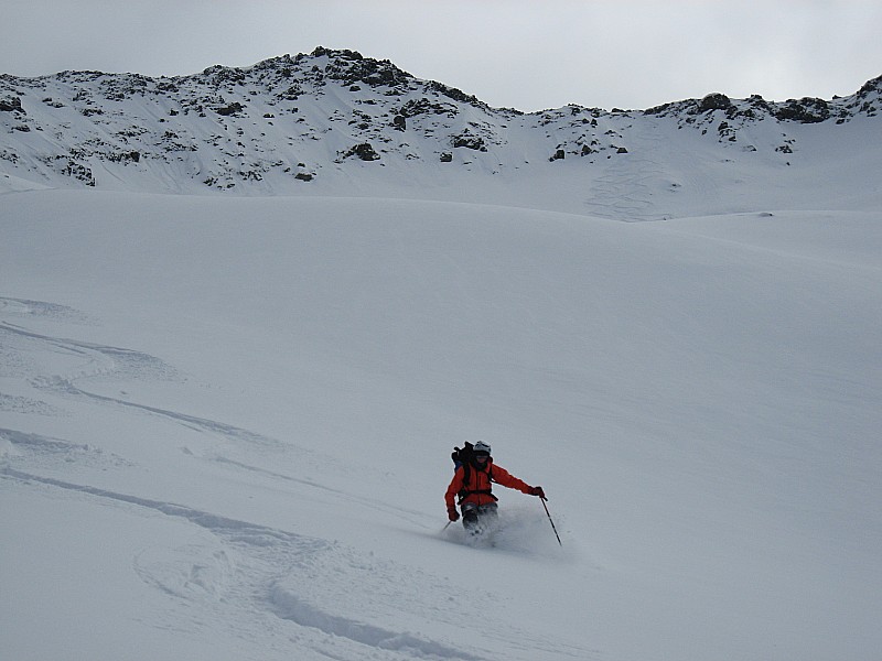 #12 P1P1 se gave encore : Grosse grosse poudre en Ouest depuis le col entre la grande muraille et la pointe de Colomban P1P1 se gave encore : Grosse grosse poudre en Ouest depuis le col entre la grande muraille et la pointe de Colomban