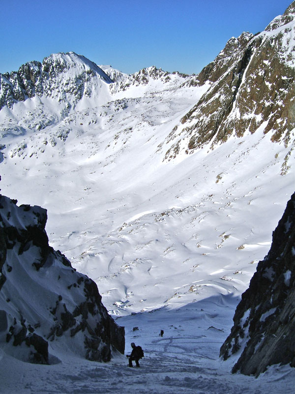 #13 Tavel couloir NW : Descente dans une poudreuse pas trop régulière mais excellente. Tavel couloir NW : Descente dans une poudreuse pas trop régulière mais excellente.