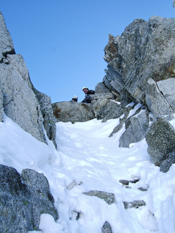 #9 Tavel couloir NW : Mes amis, Toune et Phil 06 sur la crête. Bravo, moi j Tavel couloir NW : Mes amis, Toune et Phil 06 sur la crête. Bravo, moi j'ai renoncé au dernier bloc.