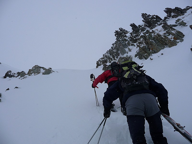 Sous le sommet : Dernière photo un peu avant le sommet. On descend par là.