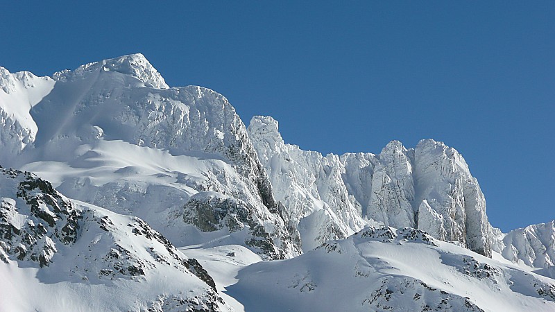#7 Vue du sommet ... : ... de plus près, vers le col de la Vache Vue du sommet ... : ... de plus près, vers le col de la Vache