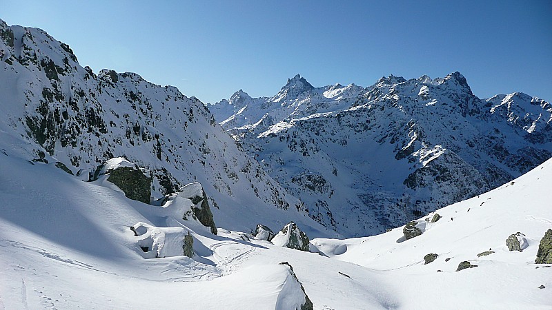 #3 Belle descente en perspective : Beau soleil et bonne neige vers 2000m d Belle descente en perspective : Beau soleil et bonne neige vers 2000m d'altitude