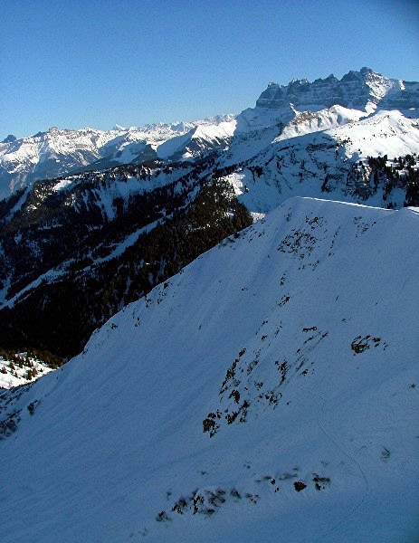 Dents du Midi : Au premier plan, l'arête de Coicon et ses pentes N.