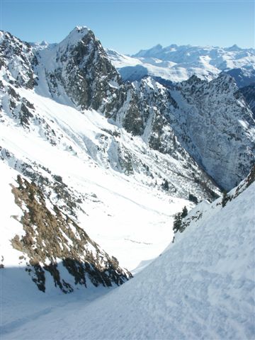 #1 Tour de Jasse Bralard : Vue sur le la combe de la Petite Vaudaine prise du couloir NE. Tour de Jasse Bralard : Vue sur le la combe de la Petite Vaudaine prise du couloir NE.