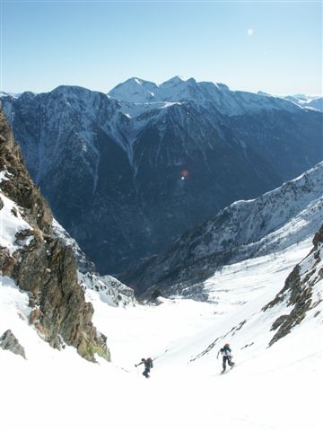 #5 Tour de Jasse Bralard : Arrivée au col de la Passure sur fond de taillefer et d Tour de Jasse Bralard : Arrivée au col de la Passure sur fond de taillefer et d'Infernet.
