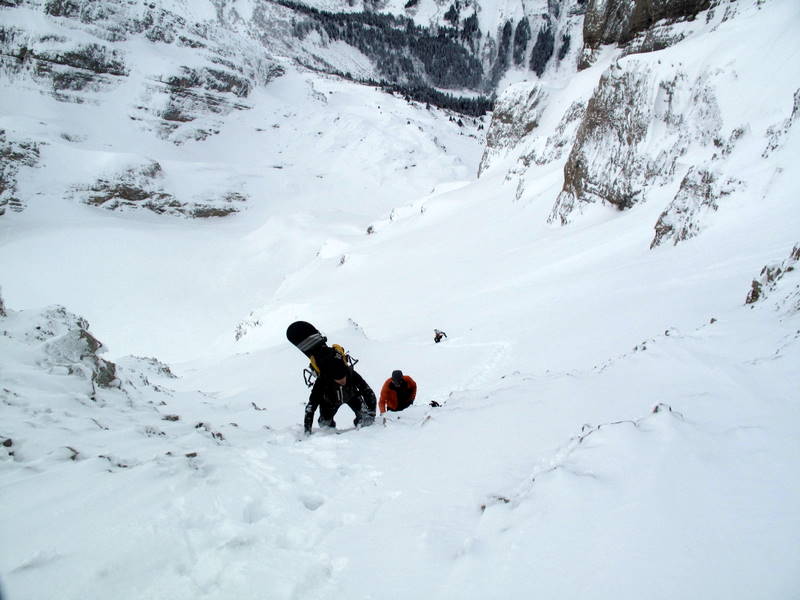 #5 Sortie du couloir : Trop peu de neige pour partir du haut Sortie du couloir : Trop peu de neige pour partir du haut