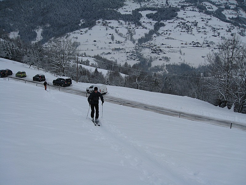 #1 parking : On démarre avec les skis depuis la voiture parking : On démarre avec les skis depuis la voiture