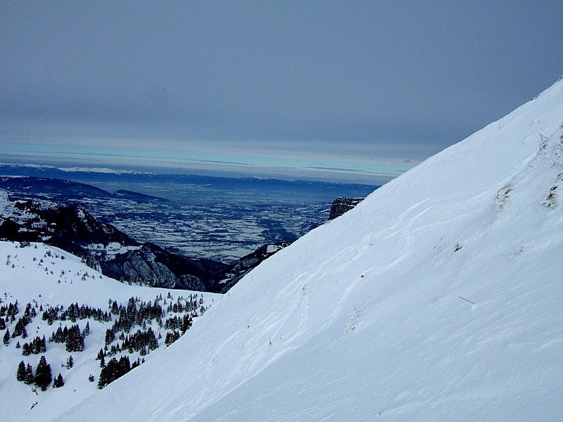 #1 Haut de la face Ouest de l Haut de la face Ouest de l'Aig : Trois traces dans la face Ouest. L'herbe n'est pas loin