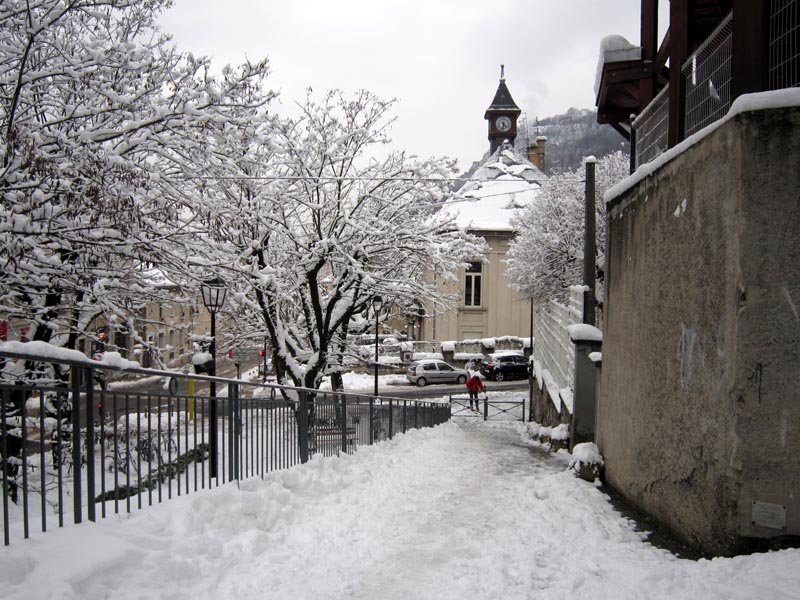 #1 Bastille - Face Est - Départ : Départ de la mairie de La Tronche, skis aux pieds Bastille - Face Est - Départ : Départ de la mairie de La Tronche, skis aux pieds