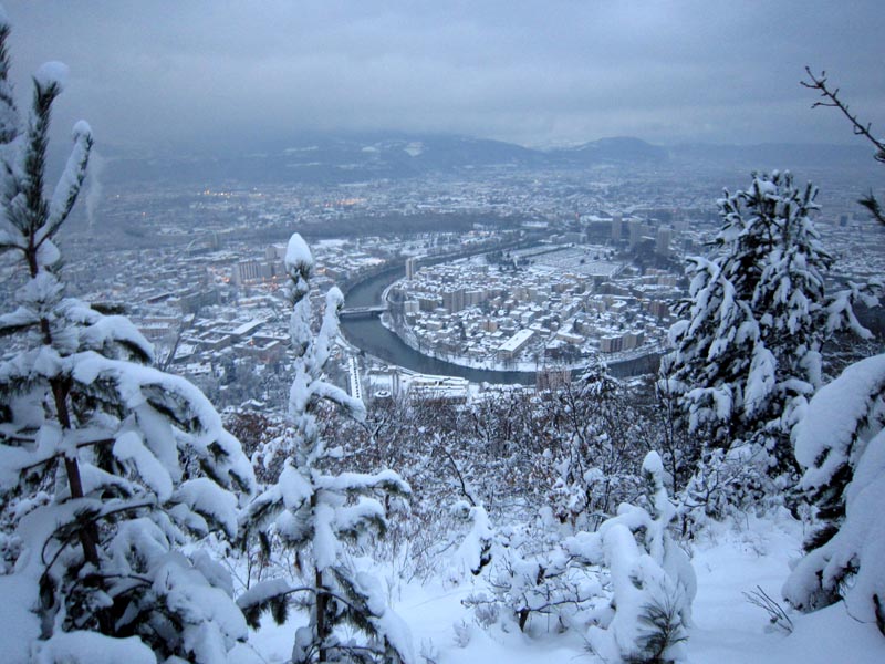 #2 Bastille - Face Est - Vue : Vue sur l Bastille - Face Est - Vue : Vue sur l'Ile Verte toute blanche pour le coup, depuis la face Est de la Bastille. Belle ambiance !