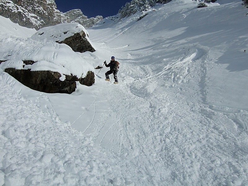 #8 Couloir Chauchefoin : La zone du bas plus étroite. Attention aux rochers sous-jacents Couloir Chauchefoin : La zone du bas plus étroite. Attention aux rochers sous-jacents