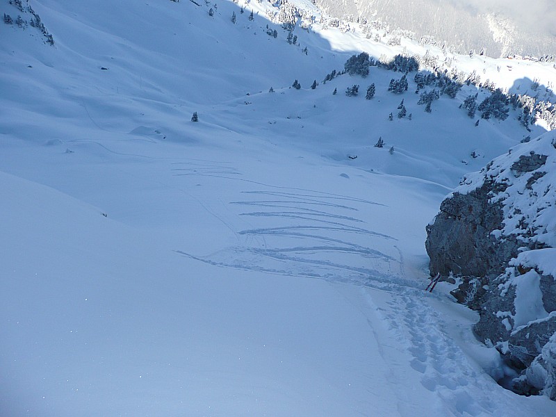 dur!! : Les derniers mètres à pied avec de la neige jusqu'à la taille