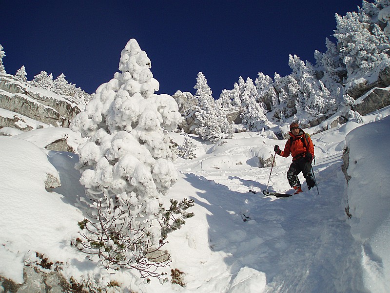 #9 Descente dans les barres : Quelques passages nécessitent un déchaussage et le calcaire n Descente dans les barres : Quelques passages nécessitent un déchaussage et le calcaire n'est pas bien loin