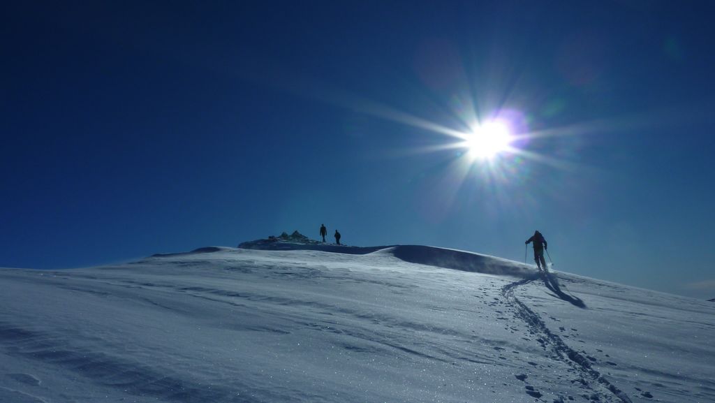 #3 Rochers du Parquet : Al arrive au sommet sous une tempete de ciel bleu Rochers du Parquet : Al arrive au sommet sous une tempete de ciel bleu