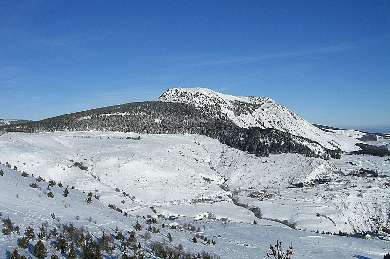 #5 Le Mézenc : Il manque une bonne couche pour envisager des balades là haut. Le Mézenc : Il manque une bonne couche pour envisager des balades là haut.