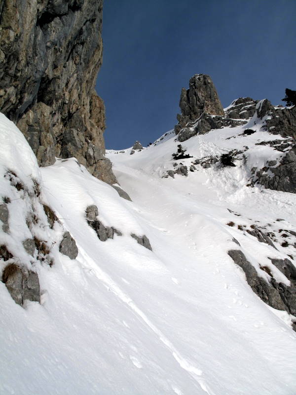#2 Etroiture : Qui permet de passer du couloir à la rampe Etroiture : Qui permet de passer du couloir à la rampe