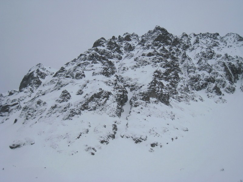 #7 Face SW des Grandes Lanches : Le couloir semble bien remplit. Face SW des Grandes Lanches : Le couloir semble bien remplit.