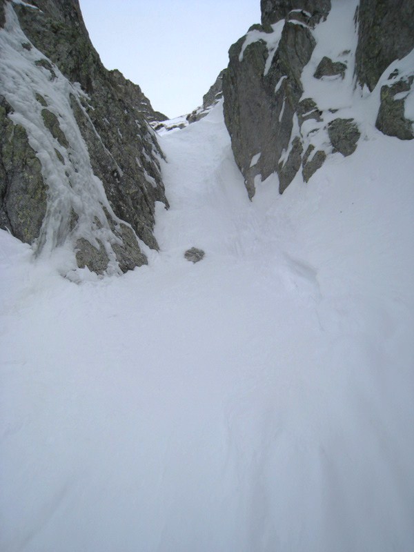#2 Ressaut : Le ressaut est inskiable. Très raide et étroit, en neige lustré très dure. Ressaut : Le ressaut est inskiable. Très raide et étroit, en neige lustré très dure.