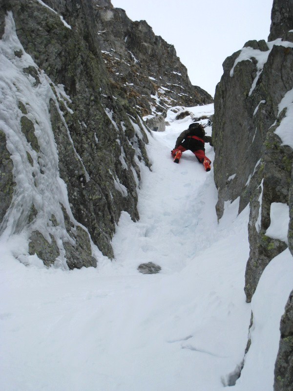 #6 Désescalade du ressaut. : Désescalade délicate en crampons. Mais Sten randonne tranquillement ce passage sans crampons/piolet... Comme quoi la difficulté technique est toujours relative au niveau technique du gaillard... Désescalade du ressaut. : Désescalade délicate en crampons. Mais Sten randonne tranquillement ce passage sans crampons/piolet... Comme quoi la difficulté technique est toujours relative au niveau technique du gaillard...