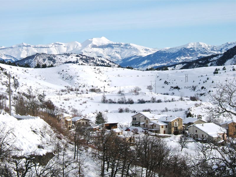 #1 Bernarde Picogu : Le hameau du départ Touyet et en fond le Mounier. Bernarde Picogu : Le hameau du départ Touyet et en fond le Mounier.
