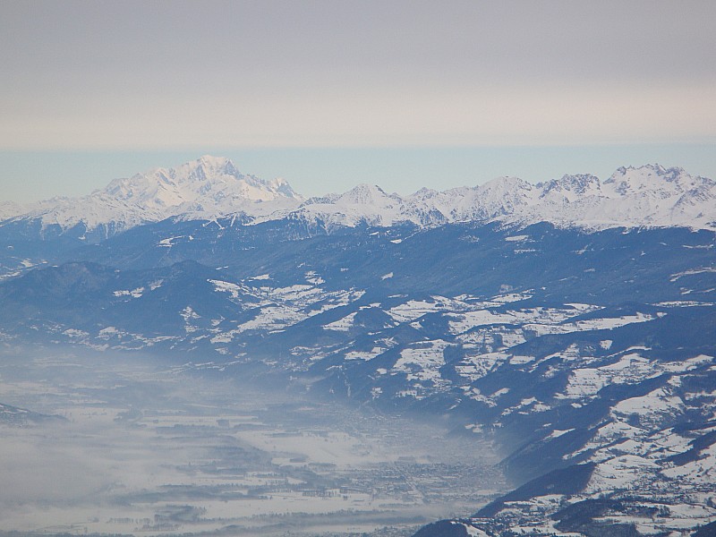 Le Mont Blanc : Vu du Pic, le Mont Blanc capte un peu de soleil