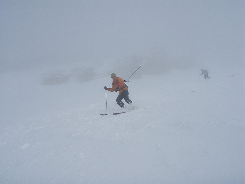 #6 Vince : Ski dans la Vince : Ski dans la 'dreuse apèrs avoir attendu une petite troué dans le ciel