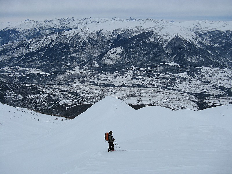 #6 Peu avant le sommet : Claire prend pieds sur l Peu avant le sommet : Claire prend pieds sur l'arête E