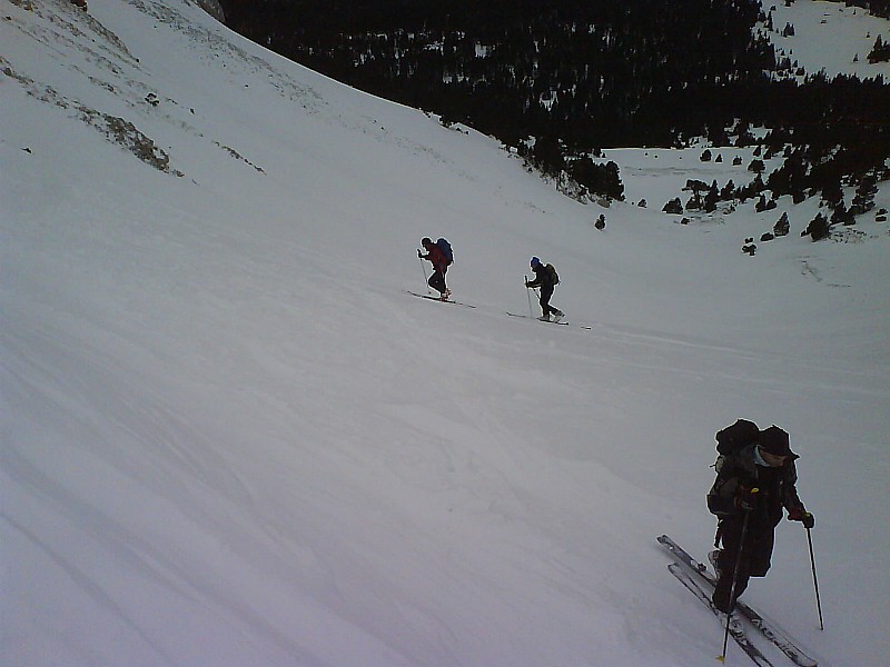 #10 Versant W du Pas de la Ville : Remontée du versant W du Pas de la Ville après le casse croute au fond de la combe Versant W du Pas de la Ville : Remontée du versant W du Pas de la Ville après le casse croute au fond de la combe