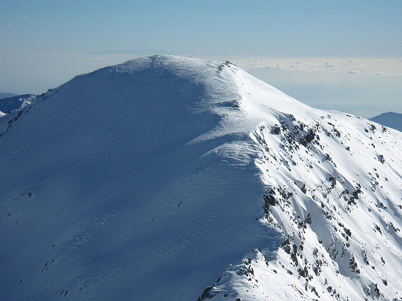 #5 Derrière ce sommet tout rond : ....La Corse, tu vois je mentais pas Stéphane. Derrière ce sommet tout rond : ....La Corse, tu vois je mentais pas Stéphane.