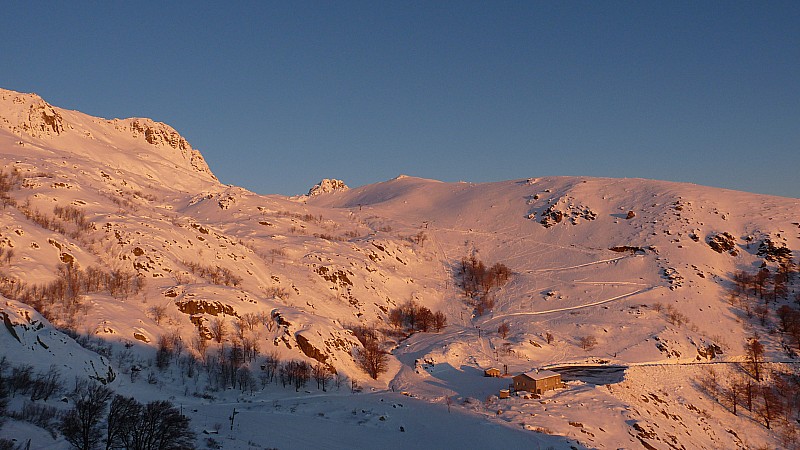 Capanella : Lever de soleil sur la station