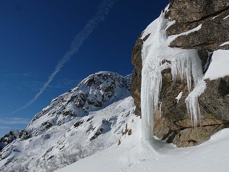 Cascade de glace. : En descendant à Vitalaca