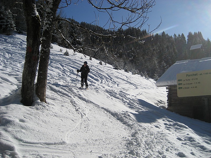 #9 Couloir Chauchefoin : Fin de la descente,un court passage traffolé Couloir Chauchefoin : Fin de la descente,un court passage traffolé