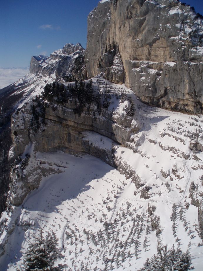 #1 Aup du seuil : Le très beau tracé du chemin de montée (qui est aussi le sentier d Aup du seuil : Le très beau tracé du chemin de montée (qui est aussi le sentier d'été)