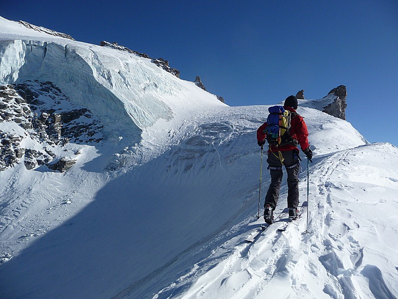 Grand paradis : Vers 3850m, sérac énorme en vue !