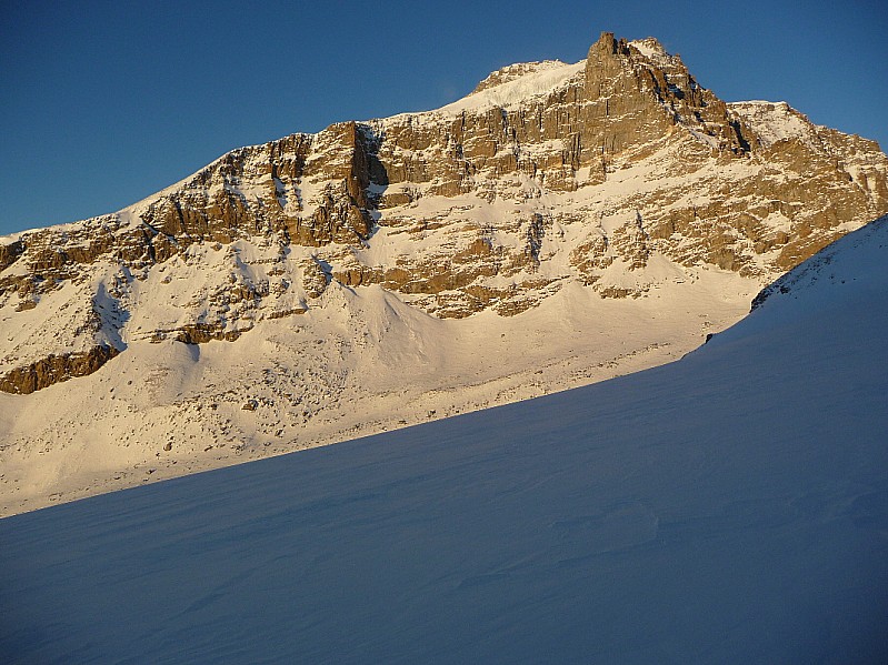 Grand paradis : vue sur la paroi sud de la Becca di Moncorve.