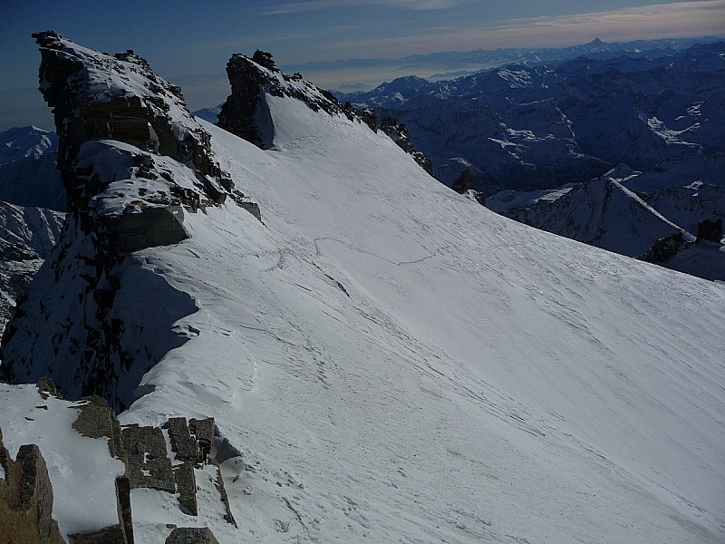 #11 Grand paradis : Juste sous le sommet, vue sur la pente sommitale. Grand paradis : Juste sous le sommet, vue sur la pente sommitale.